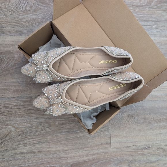 Shoes - Women's sparkly rhinestone flats shoes bow sequins. Size 7.5. Apricot Neutral